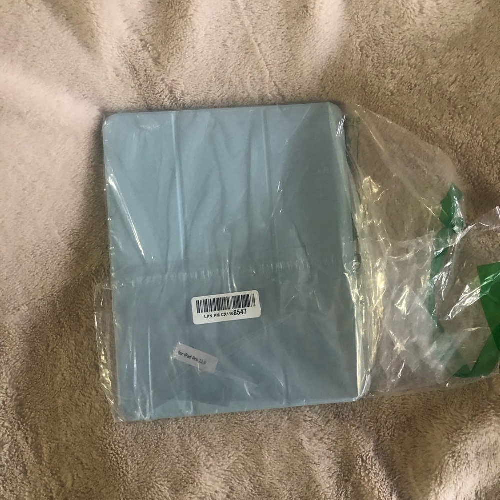 iPad Pro 12.9 case * does have some scuff marks